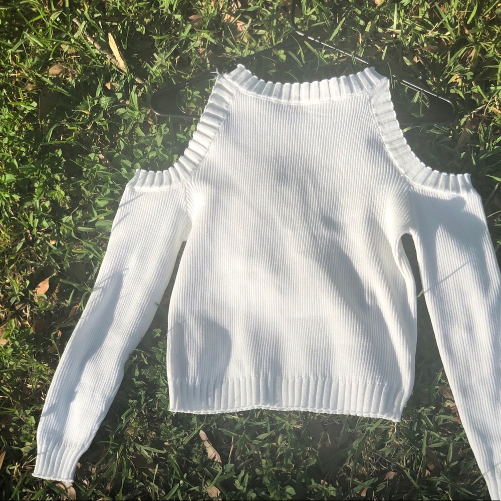 white shirt without shoulders